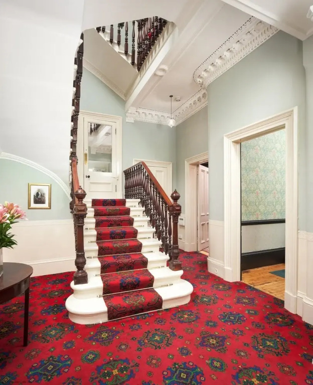 7 Crown Gardens