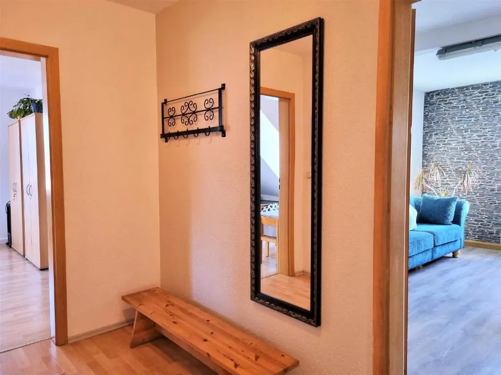 Apartment Bayreuth, 4 Zimmer Ferienwohnung im Haus mit Kunst, WLAN, Küche, Parkplatz
