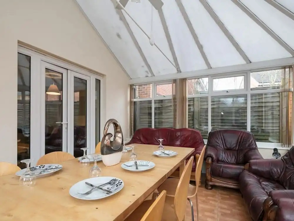 My-Places Elegant 6 Bed Town House - 68
