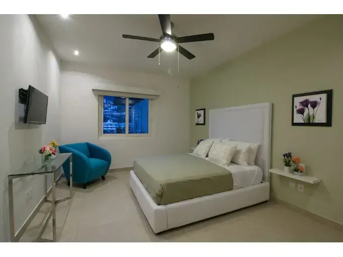 Top Bright Airy Studio