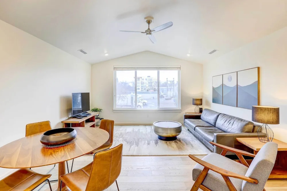 Beautiful Townhome - Steps to Downtown Boise