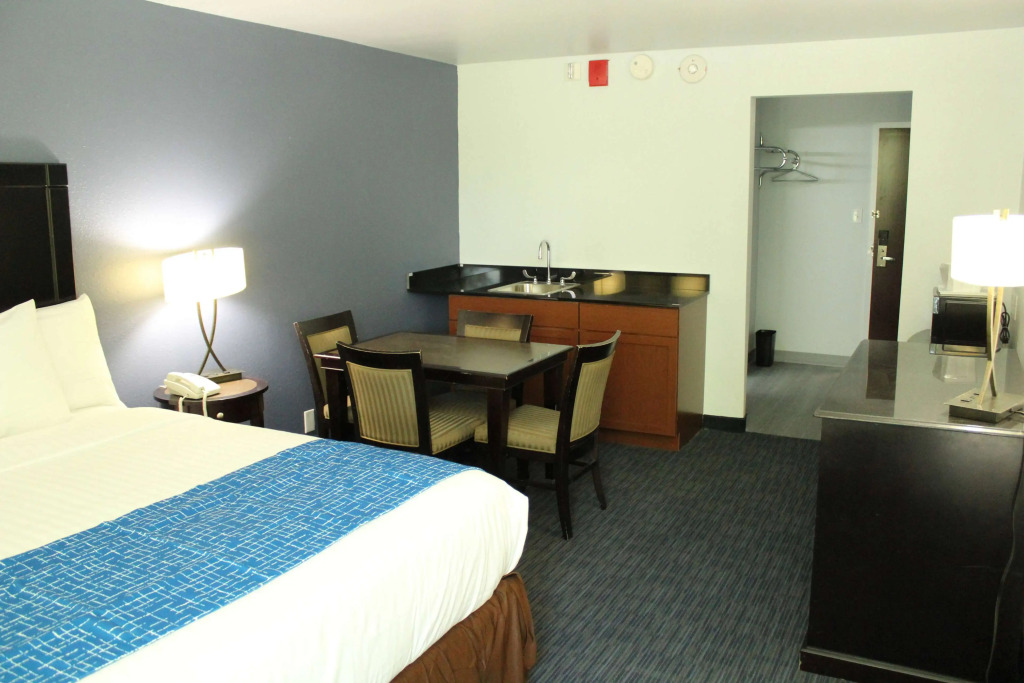 Travelodge by Wyndham Water’s Edge Hotel - Racine
