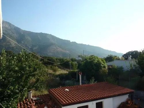 Meraklis Rooms