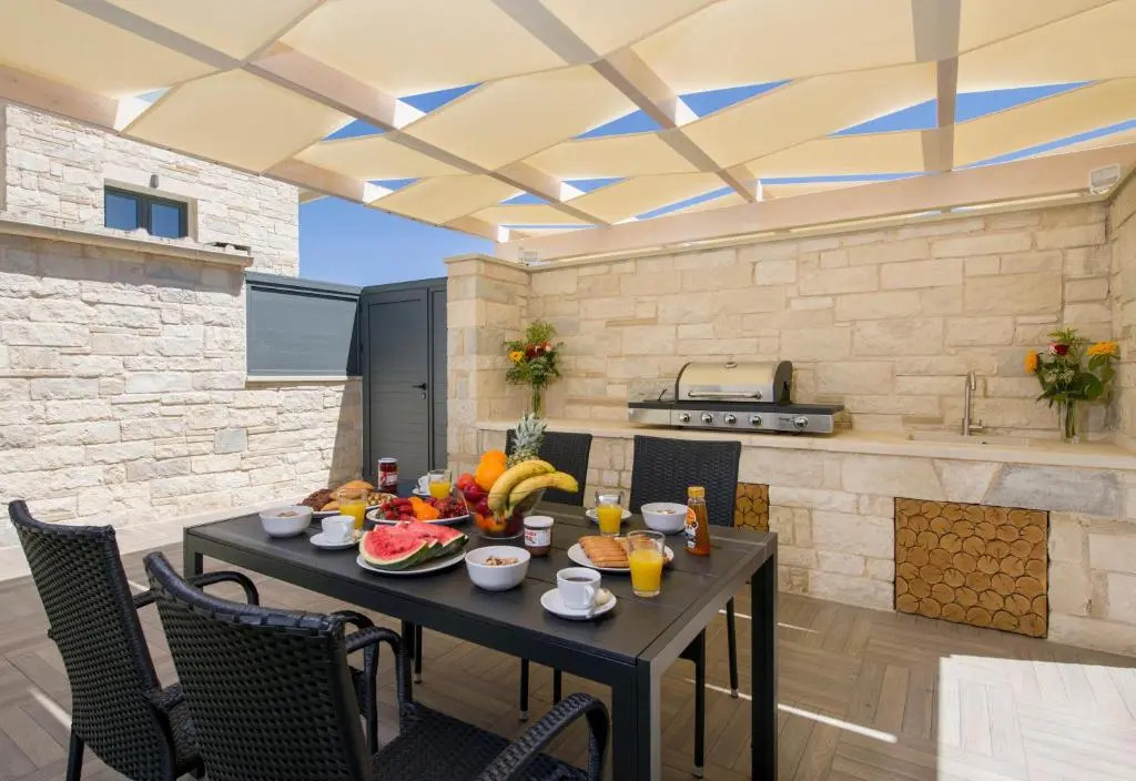 TWINS HOME LUXURY SUITES