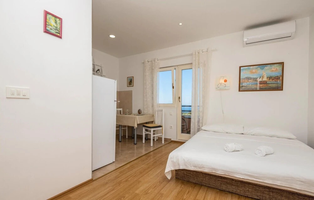 Awesome Apartment in Makarska With Wifi