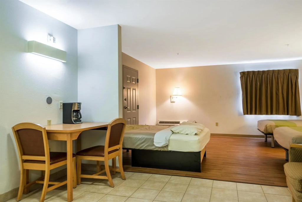 Oyo Townhouse Sulphur,LA Extended Stay I-10