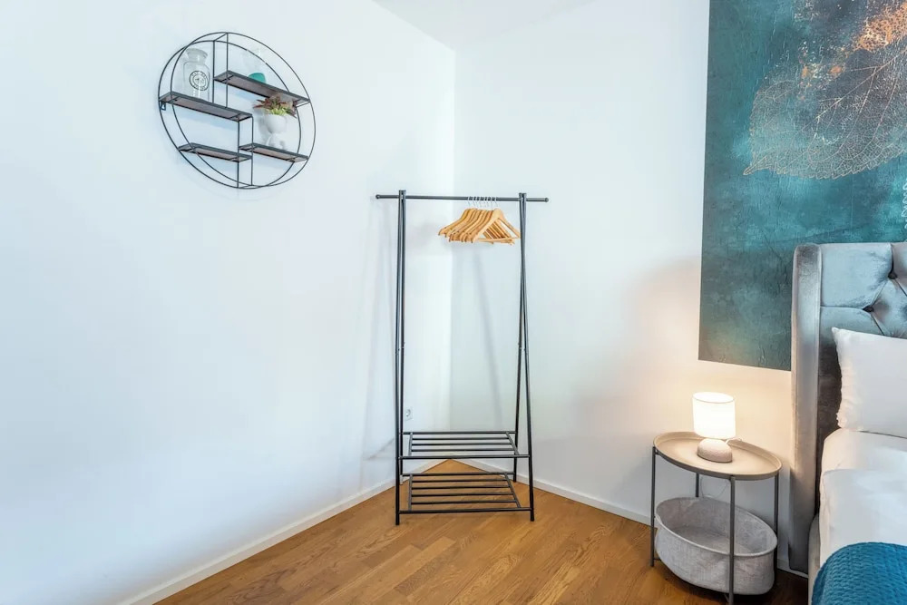 Lit Living: Luxus - Box Spring - Parking - Terrace