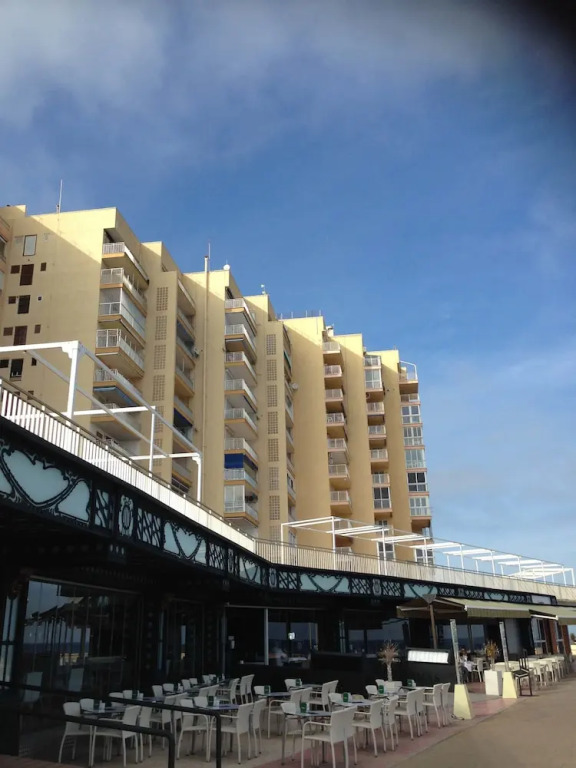 4 Bedrooms Seaview Apartment