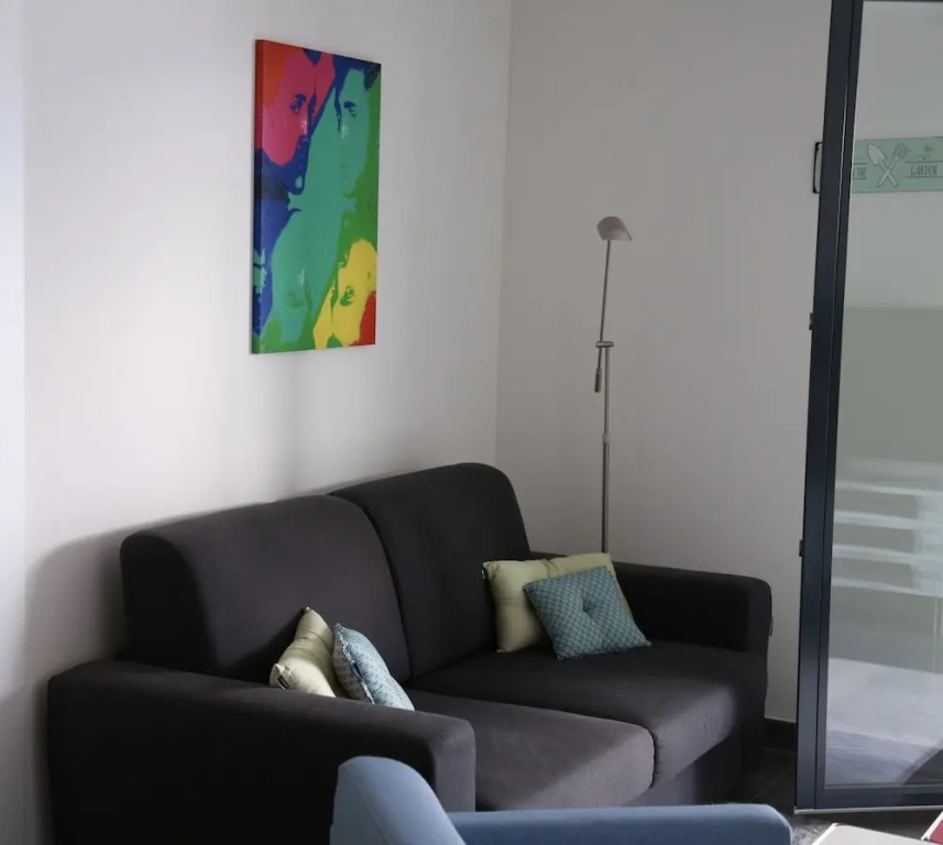 Beautiful Lake-view Apartment