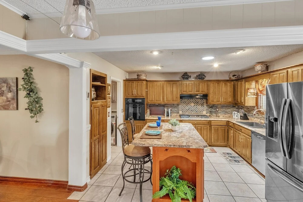 Cozy 4 Bedroom Home - Minutes to Downtown Tulsa by RedAwning