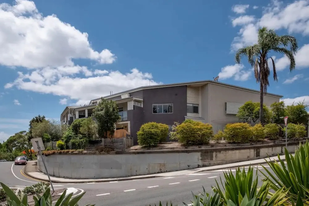 Peaceful 1 Bedroom Apartment with Parking