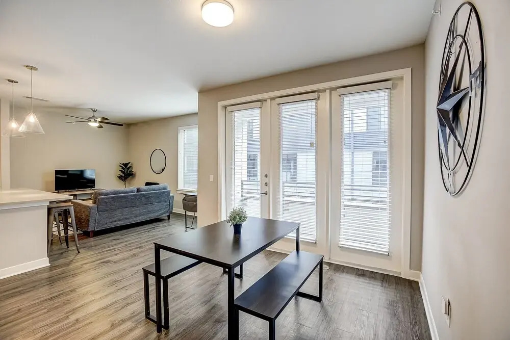 FRONTDESK Five Two At Highland Apts Downtown Austin