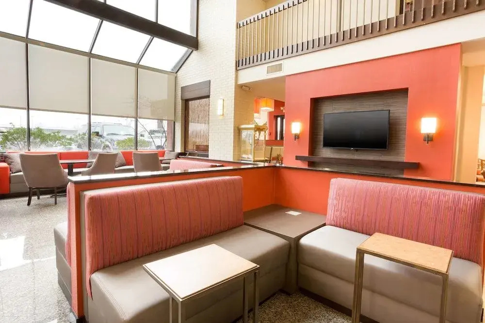 Drury Inn & Suites St. Louis Airport
