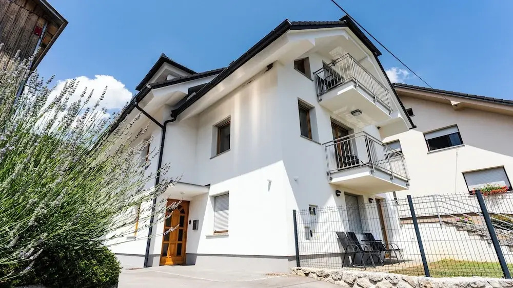 PJ Apartments & Wellness