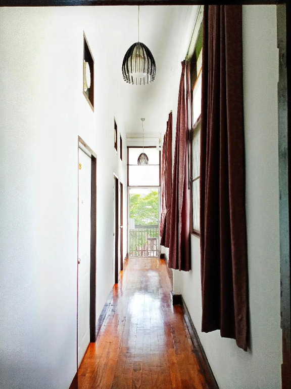 Ashi Poshtel