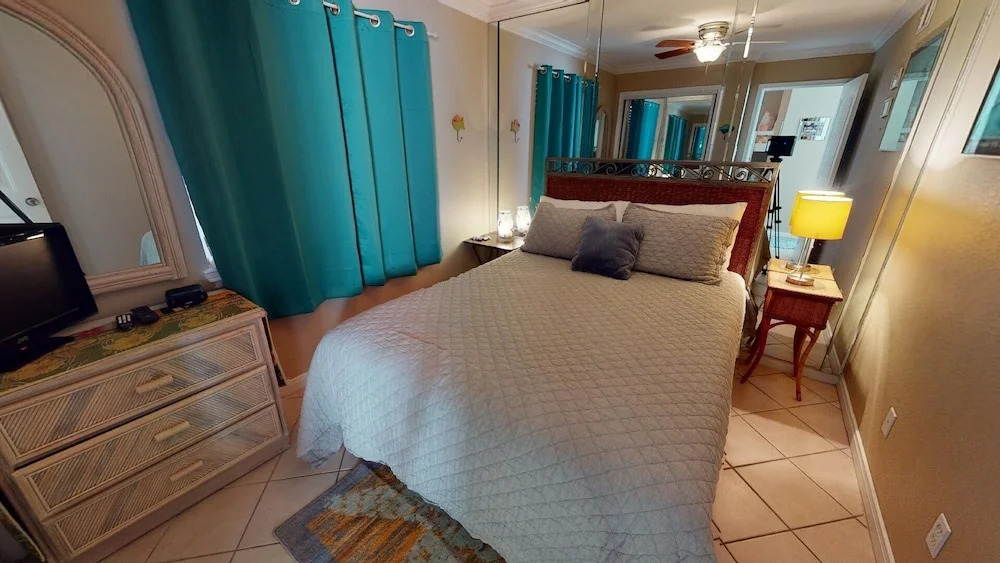 Seascape 1308 2 Bedrooms 1.5 Bathroom Hotel Room