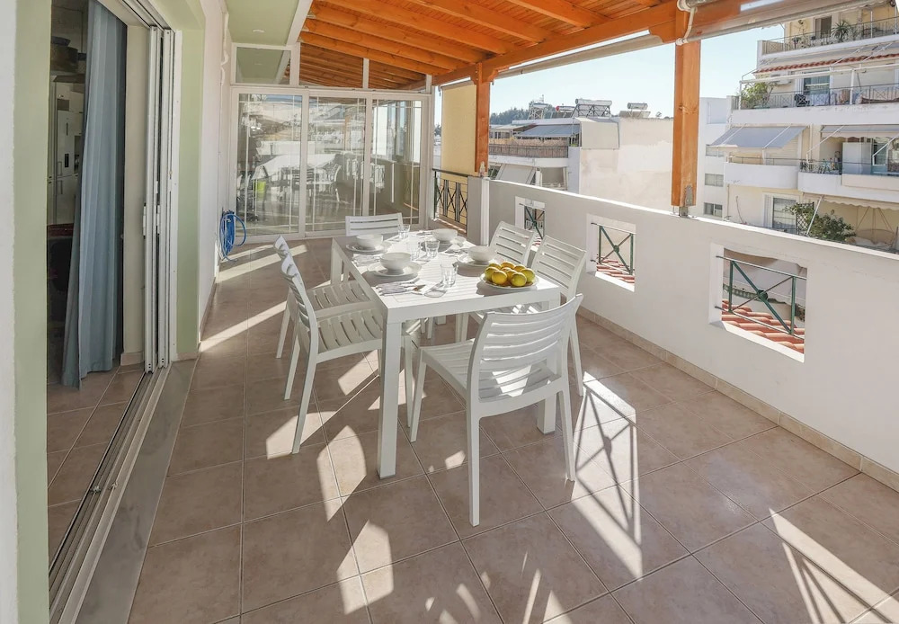 Luminous Penthouse big veranda by GHH