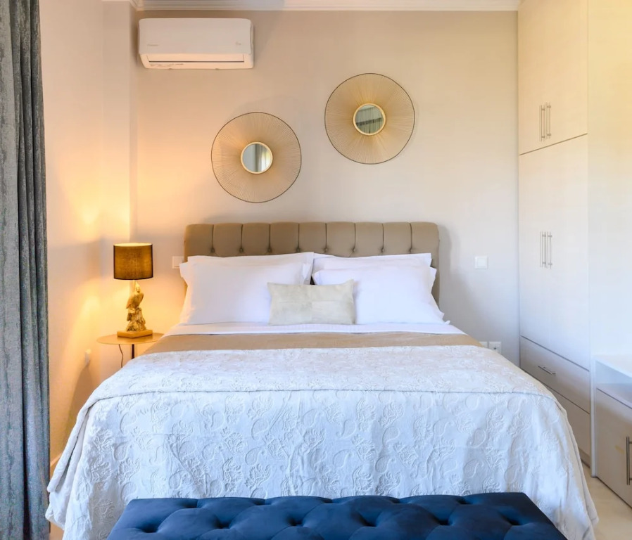 Villa Filoxenia - by the sea - up to 12 guests