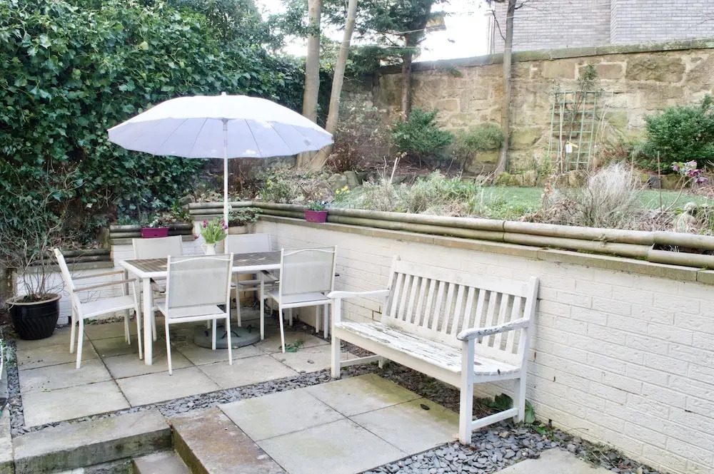 2 Bedroom Flat With A Garden In Bruntsfield