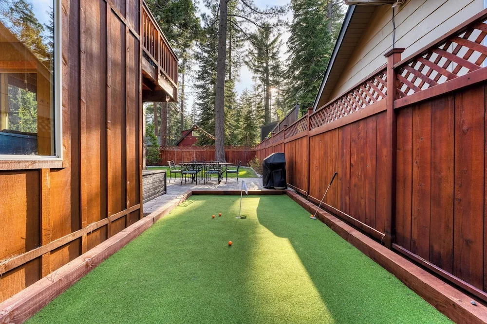 Washoe Chalet by Avantstay Game Room, Hot Tub, Putting Green & Fire Pit