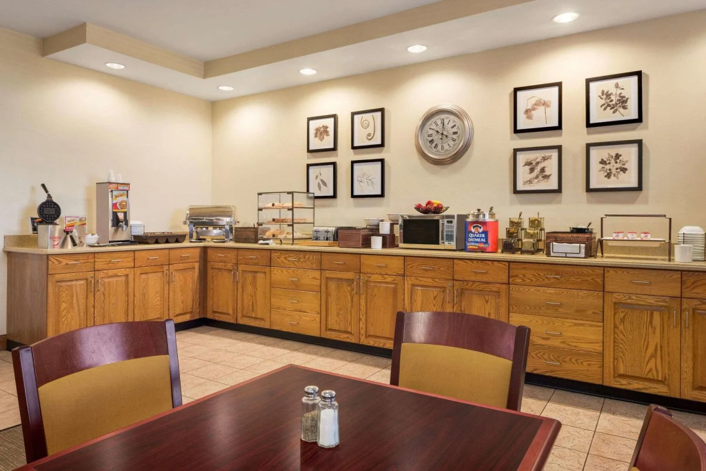Country Inn & Suites by Radisson, Findlay, OH