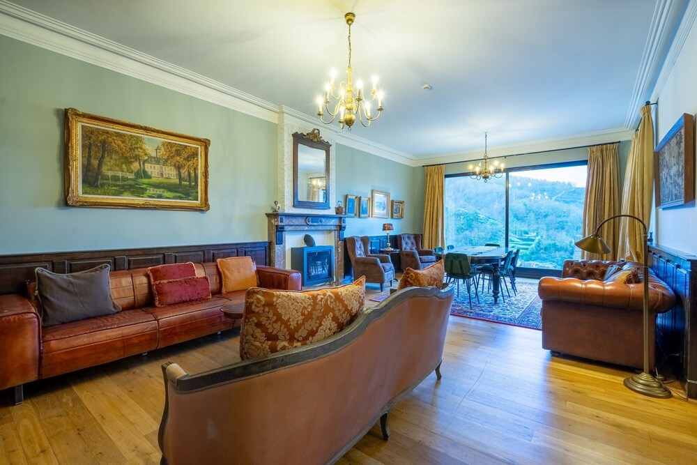 Elegant Castle for 12 Guests