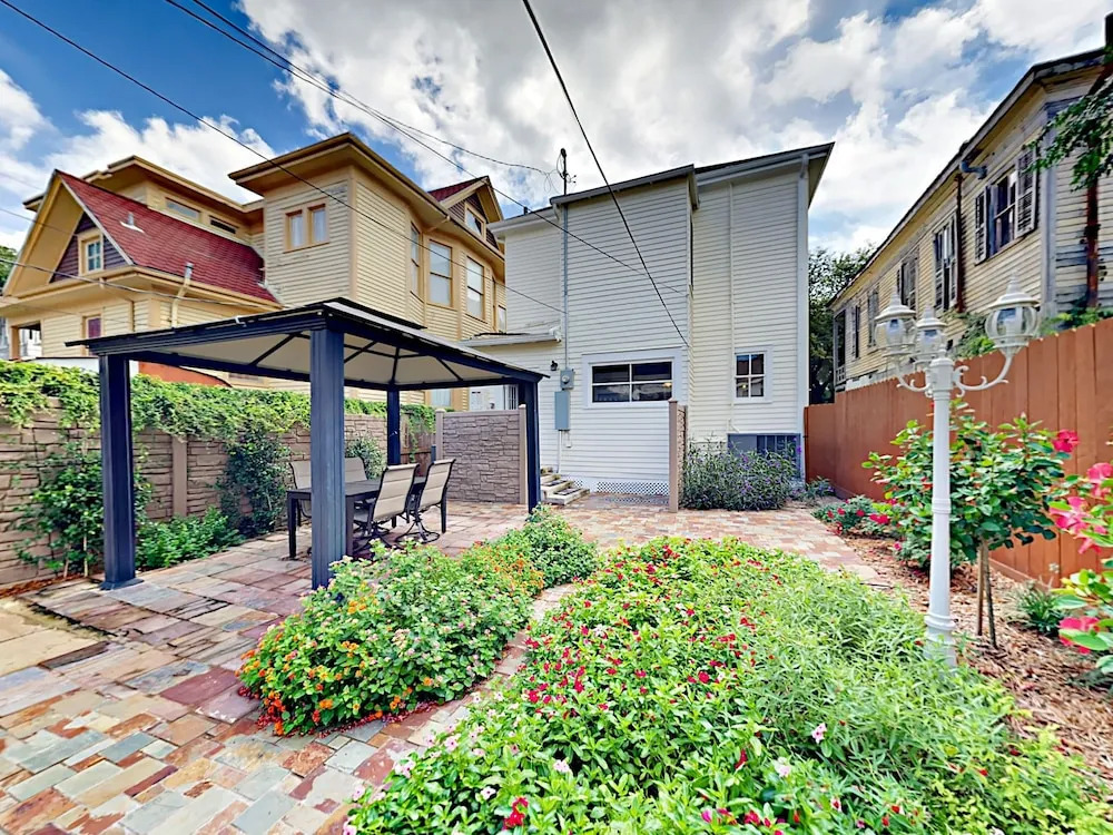 3226 Avenue P Home 3 Bedrooms 3.5 Bathrooms Home