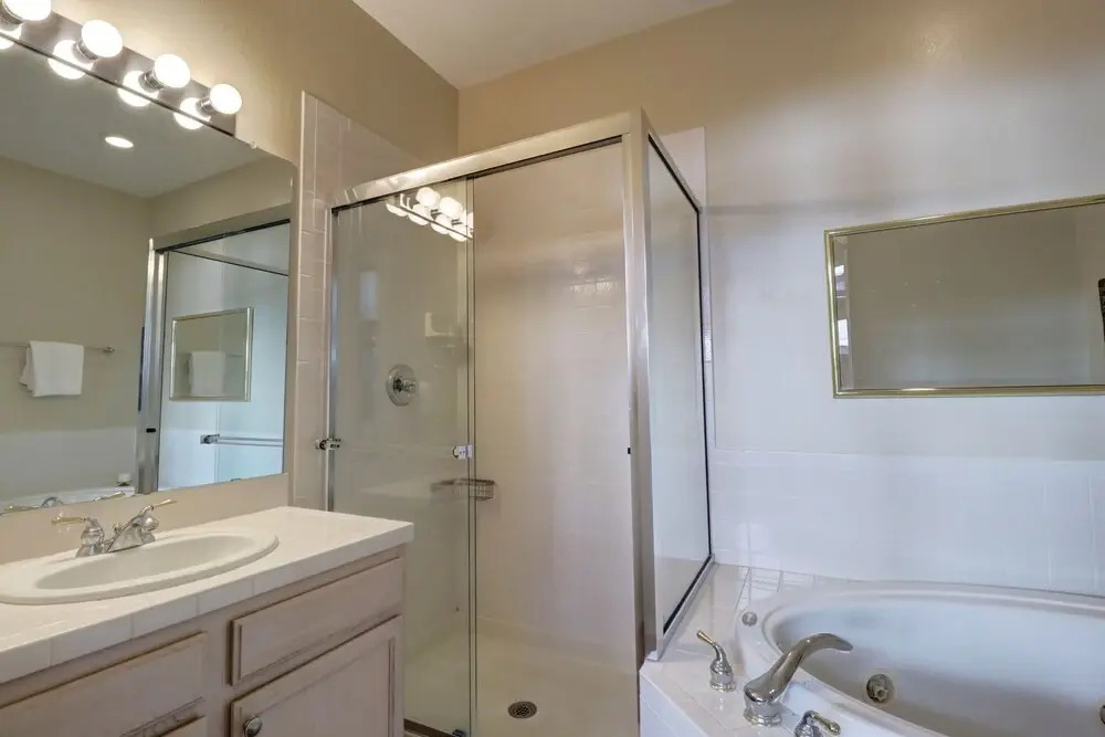 Spacious Slope-side Ski-In Ski-Out Town Home, Private Garage - ER12 by Redawning