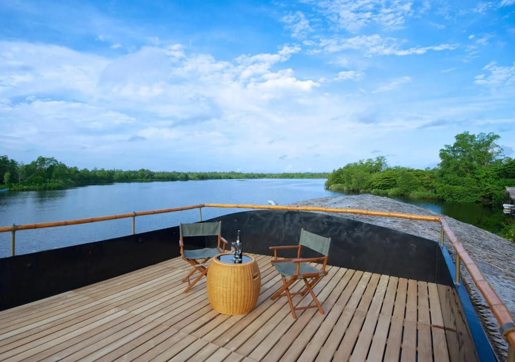 Yathra Houseboat