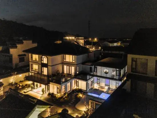 Taihu Qianxi Ju · Hideaway Streamside Secret Realm · Pool Garden Resort Inn