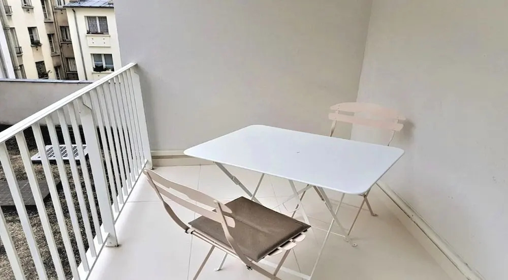 55 m2 with balcony in the 6th arrondiss.
