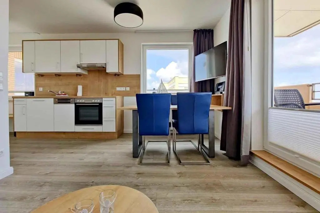 Große Ferienwohnung 8 im Haus Seeluft mit drei Balkonen und Meerblick