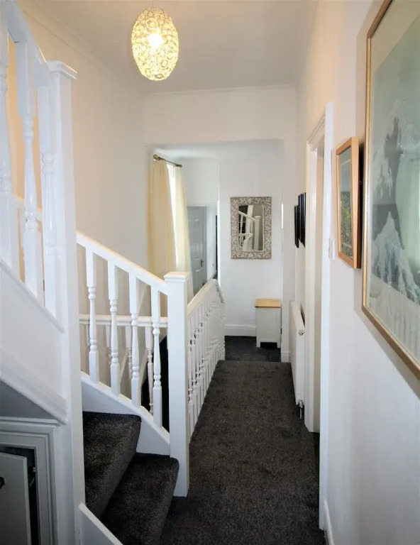 Sleeps 9 - Large Period Property -beautiful Refurb