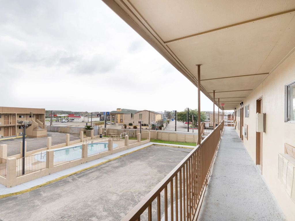 Oyo Hotel San Antonio Lackland AFB Seaworld Hwy 90 W