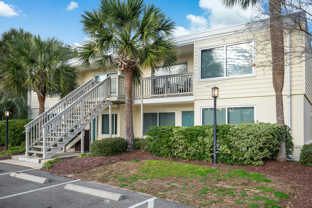 The Oceanfront Litchfield Inn 251