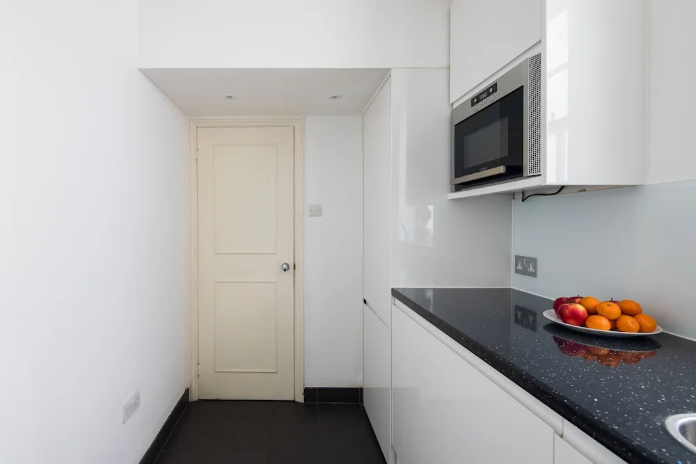4 BDR Wilton Mews House By The Residences