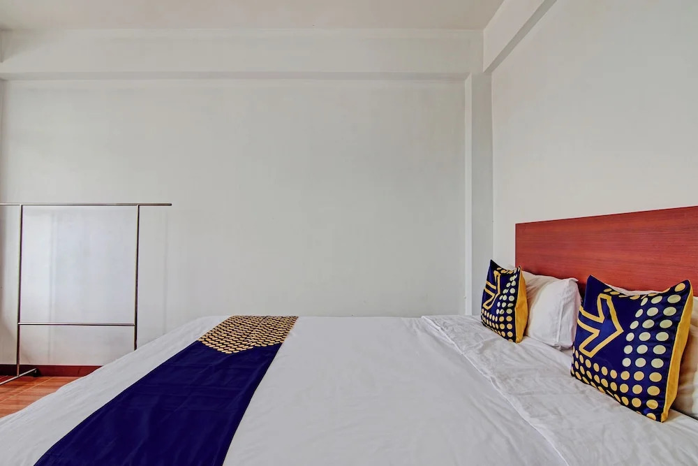 Hotel O Pondok Anggrek Syariah