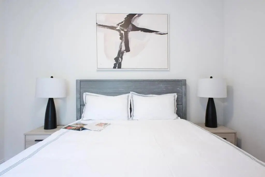 454-4r New 2BR Prime Midtown Best Value Sleeps 5