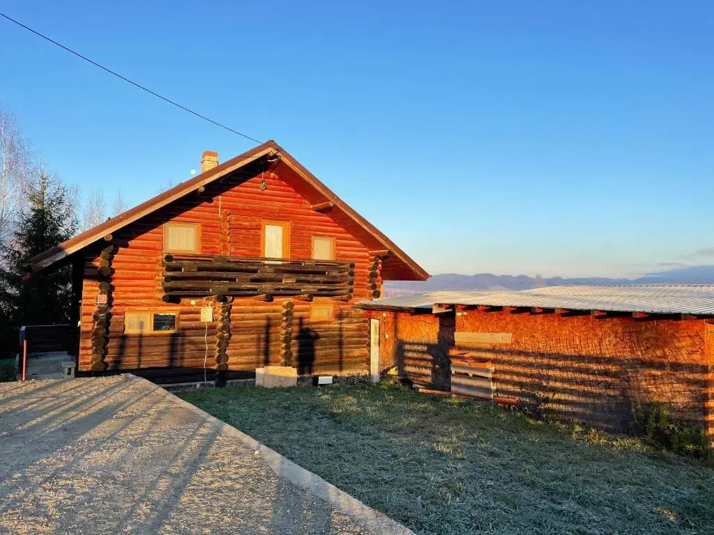 3 Bed Chalet Sleeps 8 -Fireplace & Enclosed Garden