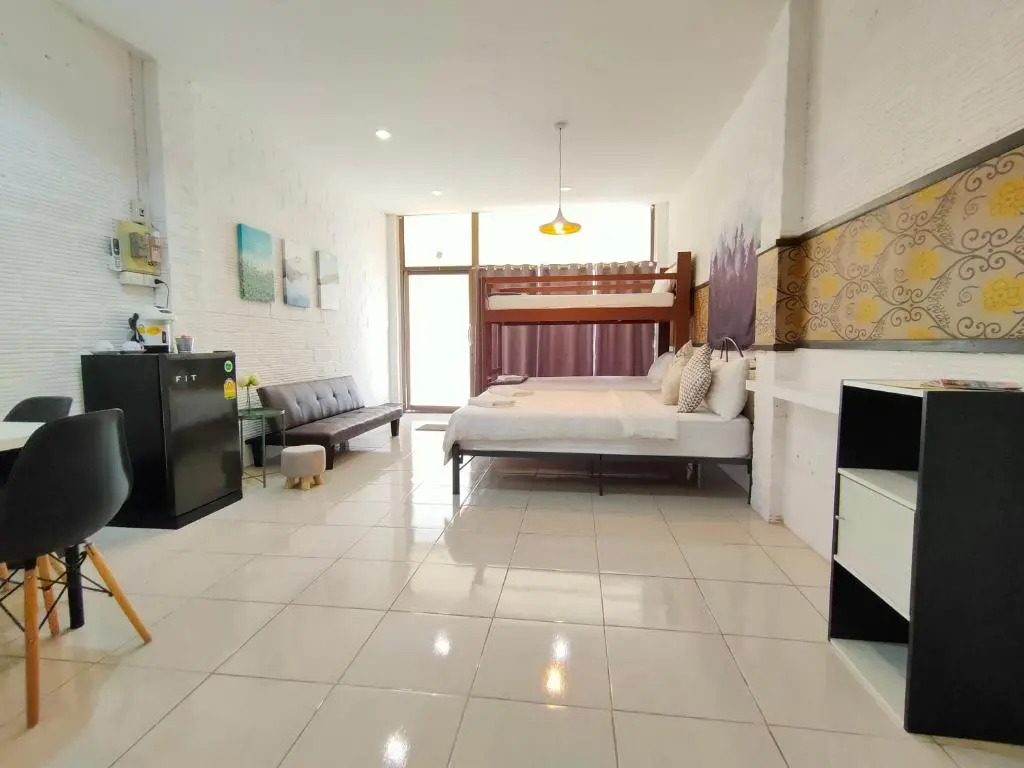 Street Zone Home stay by Little Paradise