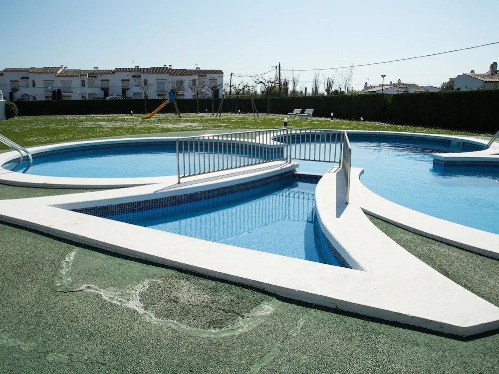 Spacious Holiday Home in Torroella de Montgrí With Swimming Pool