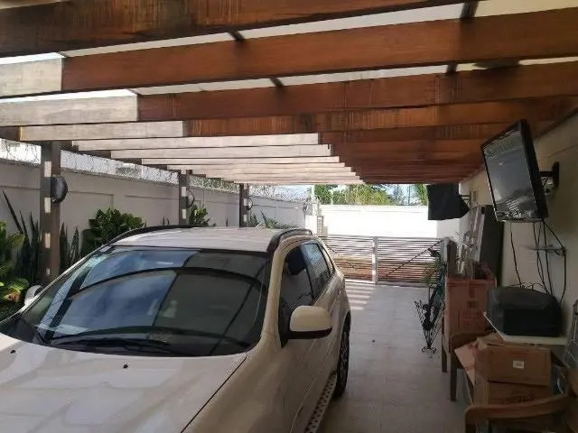 Casa com 4 quartos e piscina