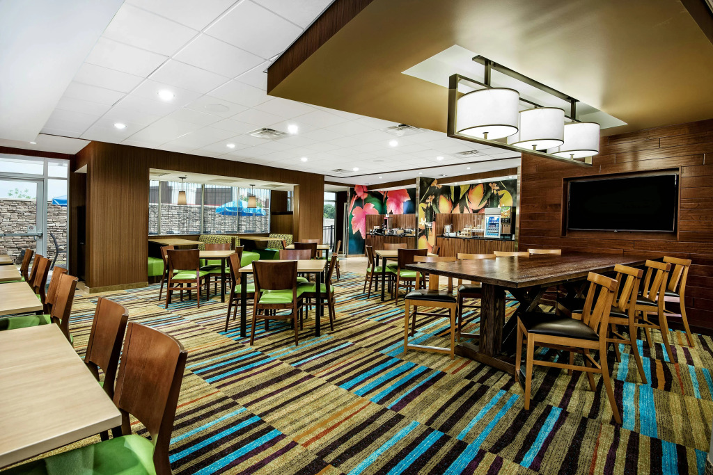 Fairfield Inn & Suites Van Canton Area