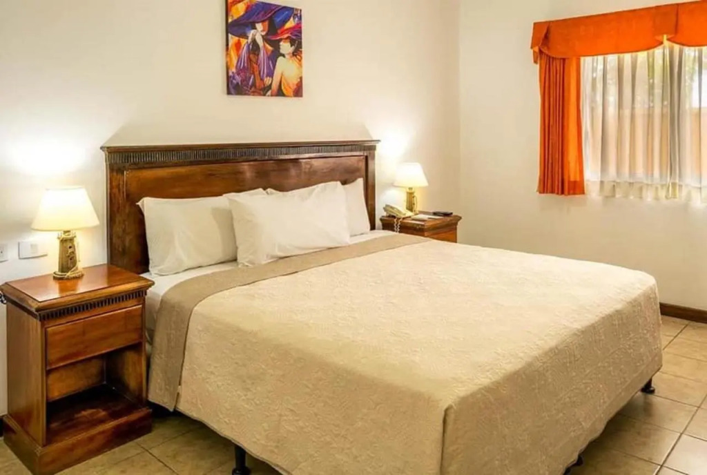 Hotel Cayman Suites