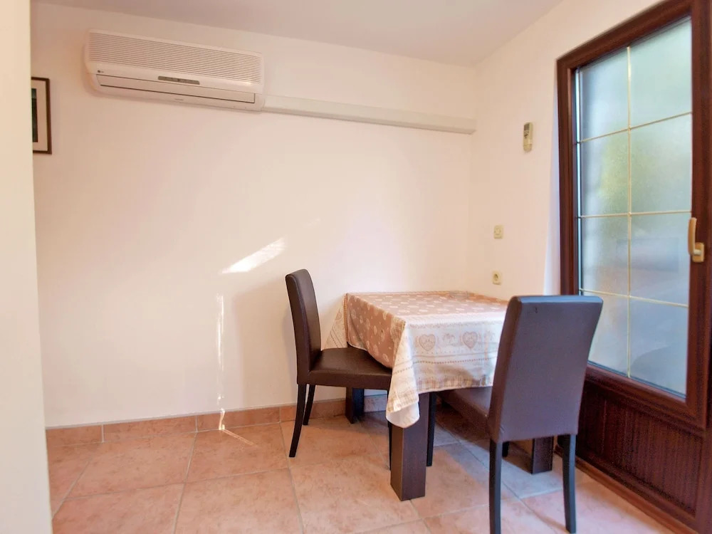Apartment 845