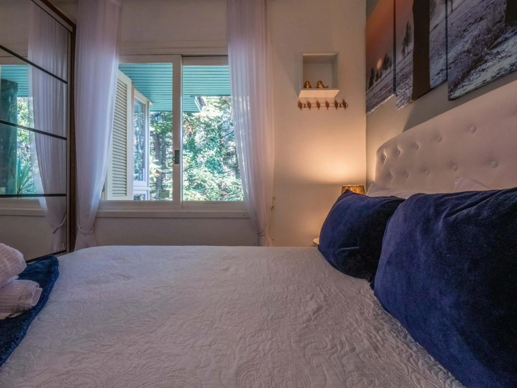 Apartamento Bela Floresta Gramado-RS Sossego na NATUREZA! Ótima LOCALIZAÇÃO LAGONegro 500m - com LAREIRA - 02 Quartos para FAMILIA em CONDOMINIO FECHAD0, cozinha completa com GARAGEM e portaria 24h - PETFRIENDLY