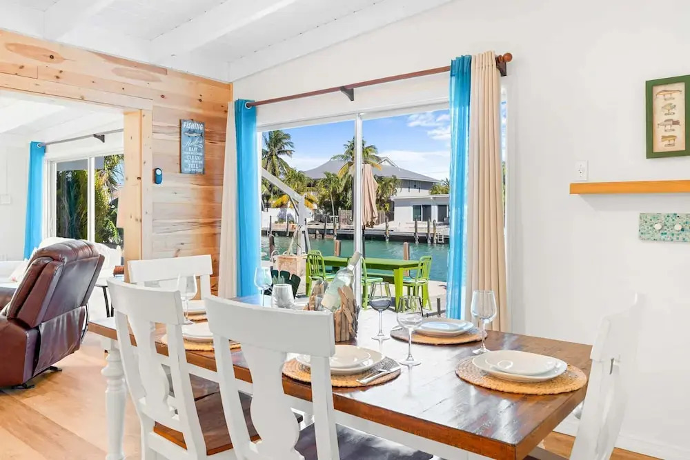 Seabreeze Cove Waterfront Gem 38 Foot Dock Cabana Club