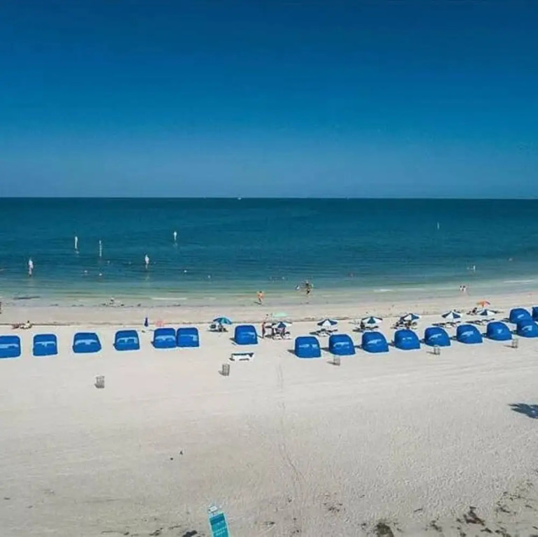 The Seashell Suite with Heated Pool and Walk to Beach