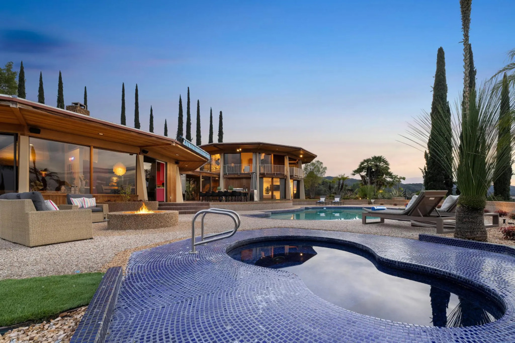Via Vallarta - An Architecturally Significant California Modern Home