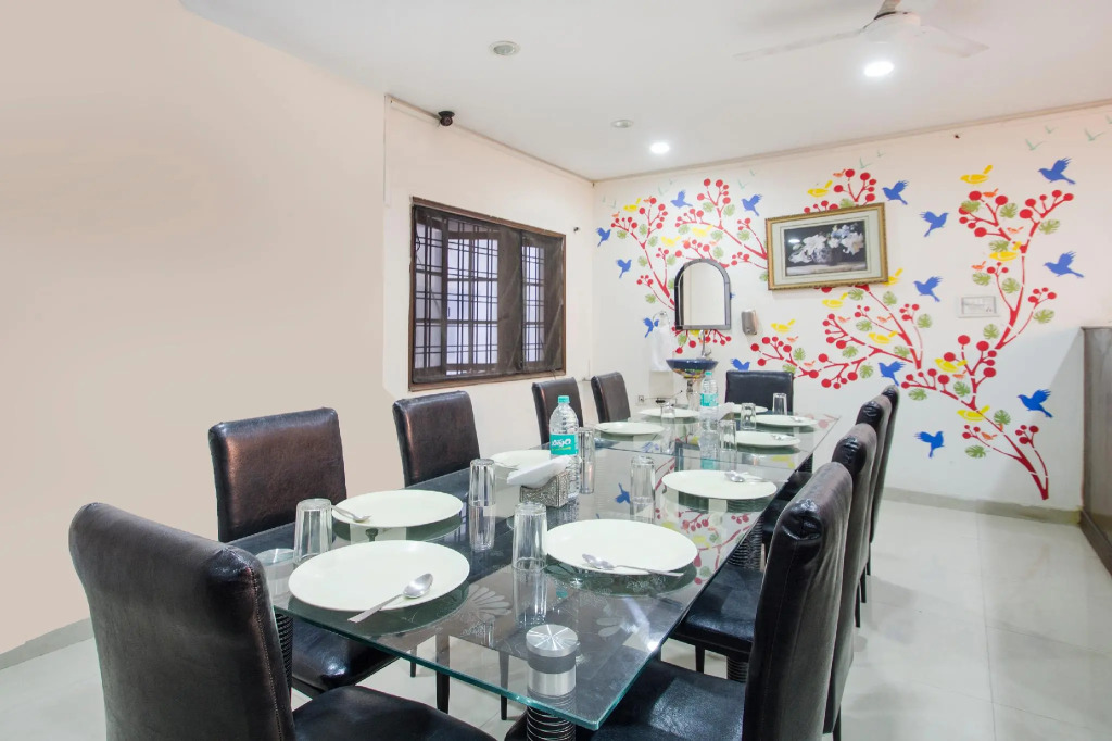 OYO 11400 The Down Town Suites